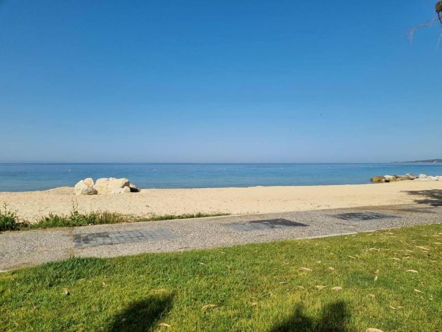 Our Home-Fully Renovated Apartments And Studios By The Sea 尼基季 外观 照片