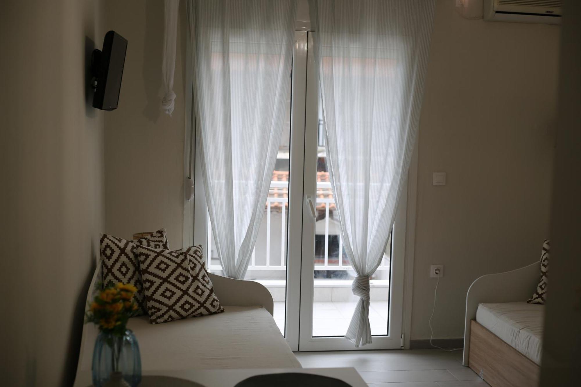 Our Home-Fully Renovated Apartments And Studios By The Sea 尼基季 外观 照片