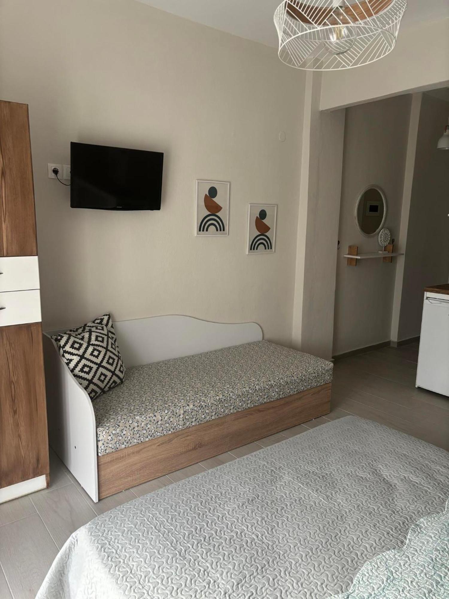 Our Home-Fully Renovated Apartments And Studios By The Sea 尼基季 外观 照片