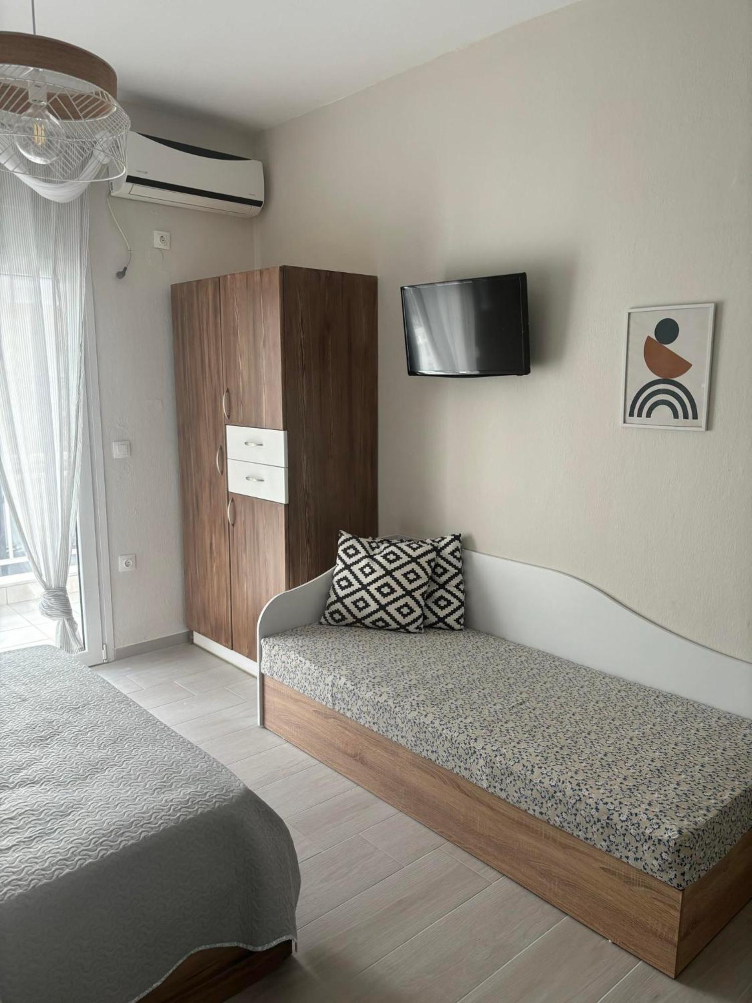 Our Home-Fully Renovated Apartments And Studios By The Sea 尼基季 外观 照片